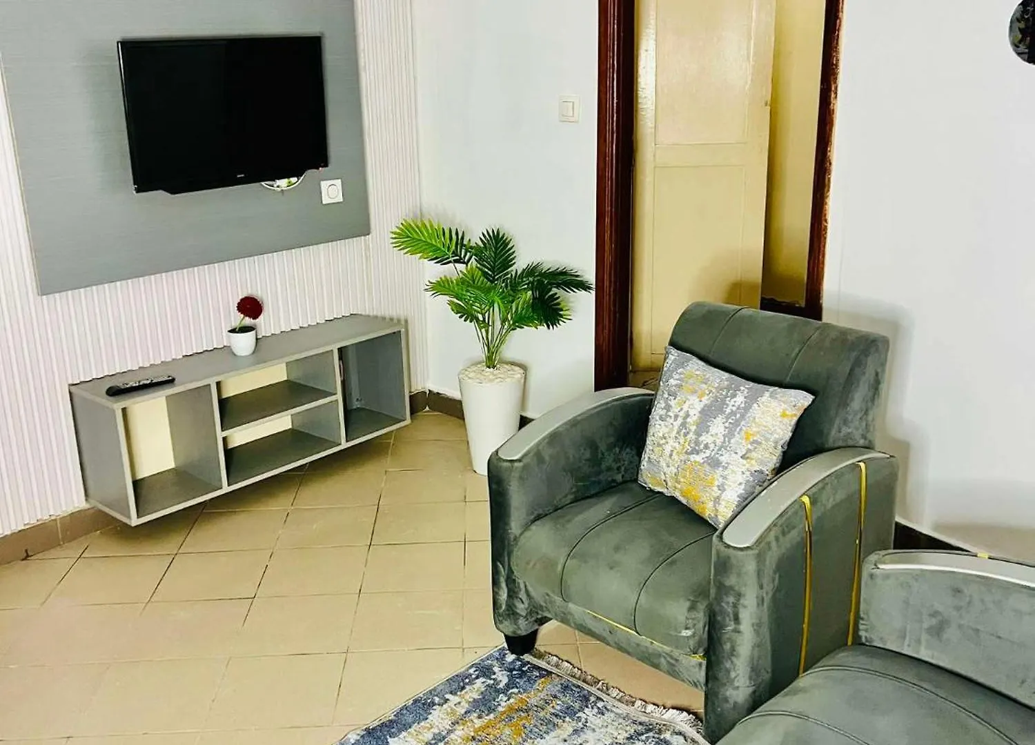 La Suite Grise داكاغْ 0*,  السنغال